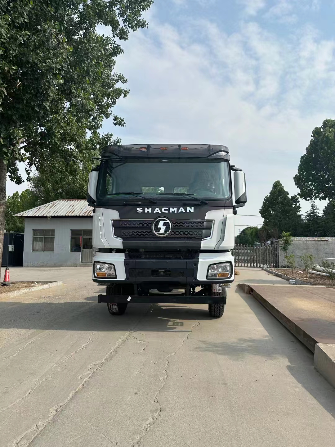 Exportați mașini noi în casa dvs. Shaanxi Automobile DeLonghi X3000-8x4 National V, pod de oțel, transmisie manuală, cutie mare poate fi personalizată, cel mai 🔥 model din Asia Centrală și Rusia