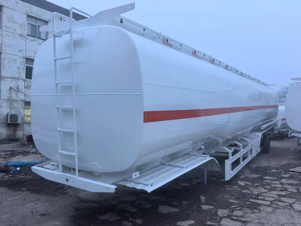 Camion semiremorcă cu rezervor de combustibil folosit